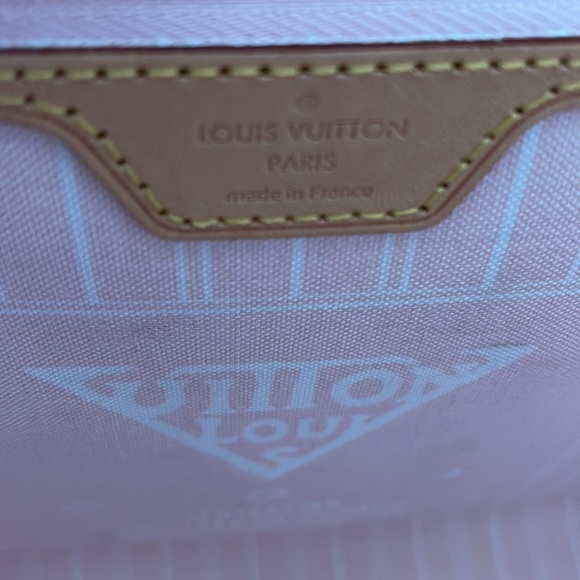 Limited edition Louis Vuitton tote - Picture 4 of 7